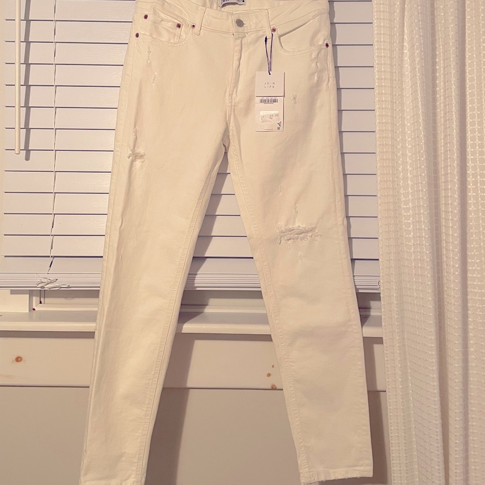 Zara Mid rise distressed white jeans “The Slim BF”
